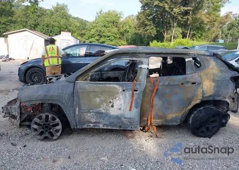 2019 Jeep Compass Upland Edition 4X4 z USA, uszkodzony, nr VIN 3C4NJDAB4KT703780